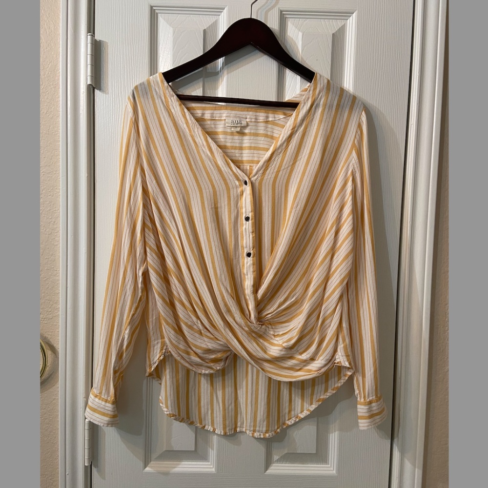 a.n.a Relaxed Super Light Top Throw On Long Sleeves Women's Size L